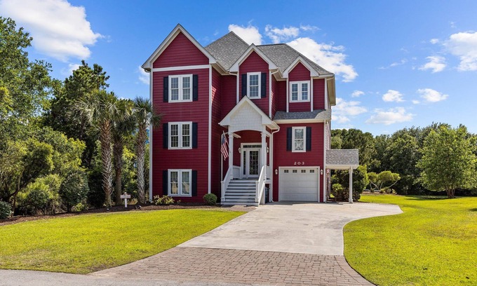 Emerald Isle Casa | Oceanside,private pool,golf cart,elevator,easy beach access,in Spinnaker's Reach