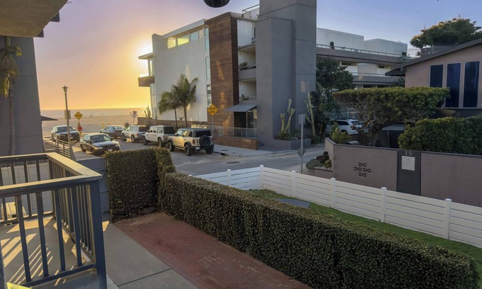 Marina Peninsula Apartamento | Oceanside Studio: Steps to Venice Pier & Nightlife