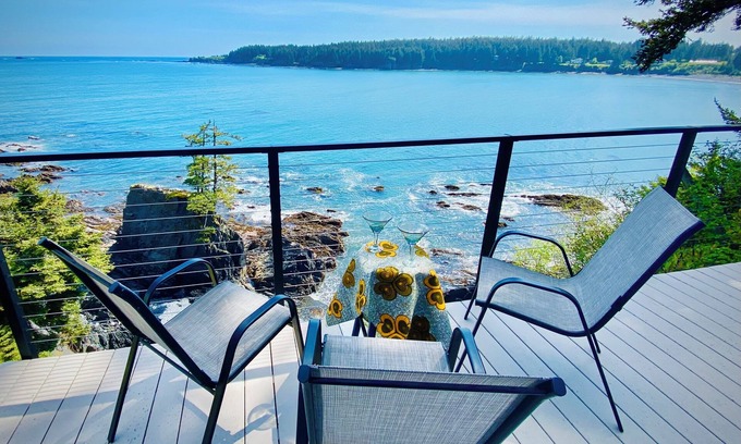 Kodiak Apartamento | Oceanspray B&B:2-bedroom apartment in Kodiak where you'll feel the ocean spray!