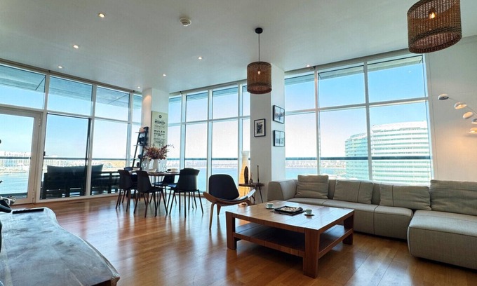 Al Raha Beach Apartamento | Oceanview 2BR Bliss in Al Raha – Pool & Balcony!