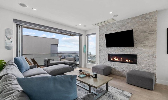 El Porto Casa | Oceanview 3BR Oasis, Steps To Manhattan Beach For 6 Guests