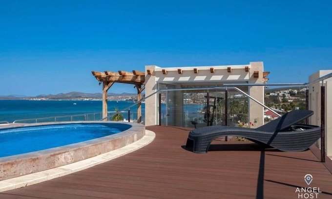 Esterito Apartamento | Oceanview Balcony, RoofPool, Steps to Malecón