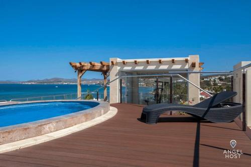Esterito Apartamento | Oceanview Balcony RoofPool Steps to Malecón