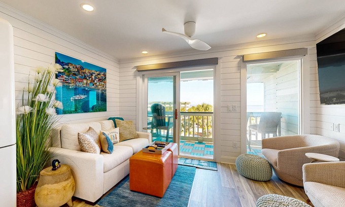 Charleston County Condominio | Oceanview Condo- Great view of pier and ocean close to downtown