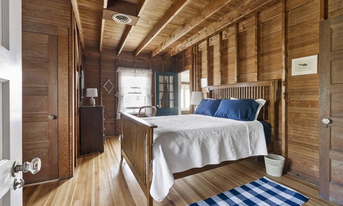 Madison Center Casa | Oceanview Cottage by East Wharf Beach Madison CT
