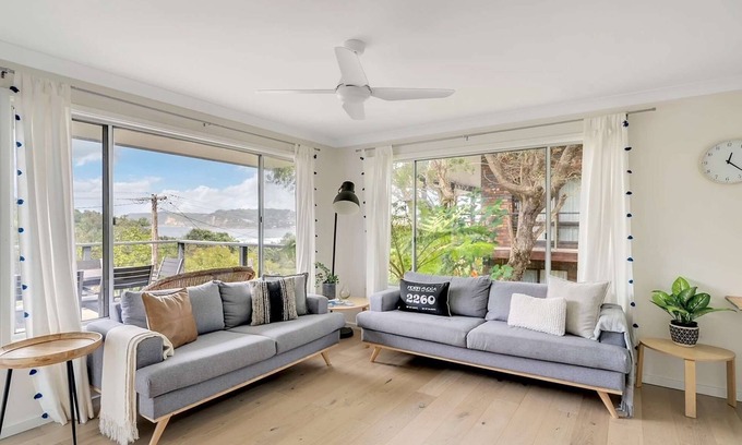 North Avoca Casa | "Oceanview Cottage" – Minutes to the Beach