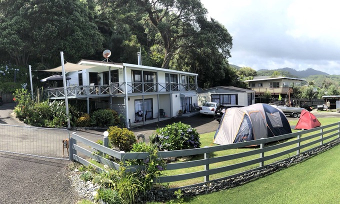 Waihau Bay Apartamento | Oceanview downstairs unit at Oruaiti Beach in Waihau Bay