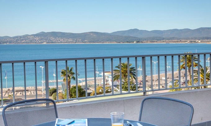 Saint-Raphael Apartamento | Playa, Comercio y Estación a Pie - Apartamento con Terraza y Vistas Panorámicas - WiFi Gratis