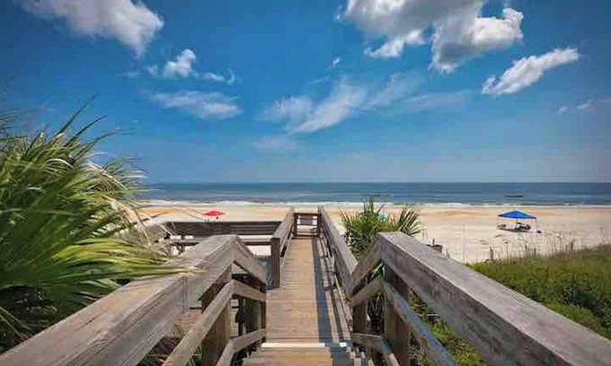 Crescent Beach Casa | Beautifully Newly Remodeled Townhouse with Ocean Views - Steps away from beach!