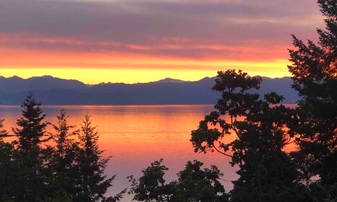 Regional District of Nanaimo Condominio | Oceanview Guest Suite with Large 2 Person Soaker Tub