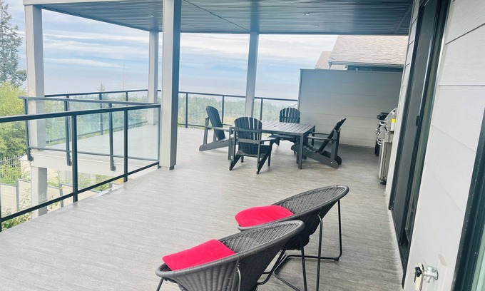 Regional District of Nanaimo Casa | Oceanview High end roof deck