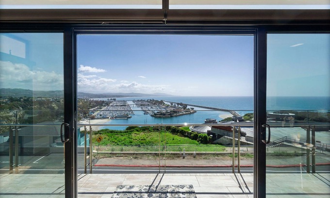 Dana Point Condominio | Oceanview luxe condo, deck & sauna - Harbor Haus