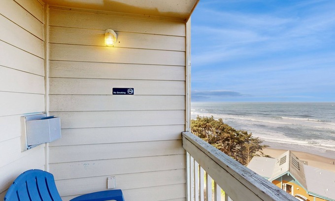 Lincoln City Apartamento | Estudio con vista al mar en el nivel principal: acceso cercano a la playa, perros bienvenidos.