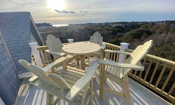 Ocean Sands Casa | OceanViews, 7 Bedroom ~ HotTub, Oceanside quiet neighborhood with community pool