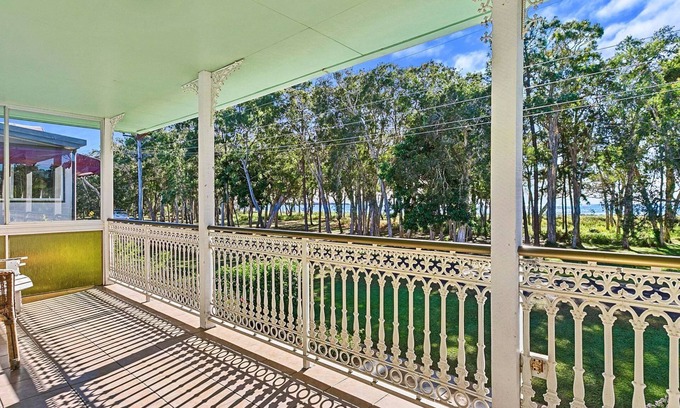 Traviston Casa | OceanViews on Burrum Whole