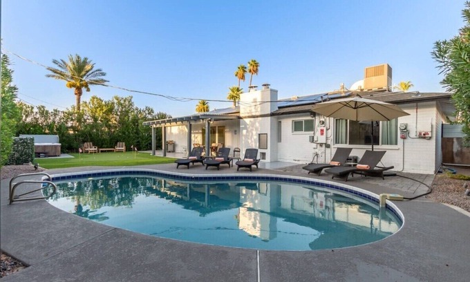 Village Grove Casa | Ochenta Modern Retreat|Htd Pool|Spa|Putt Grn|Gym