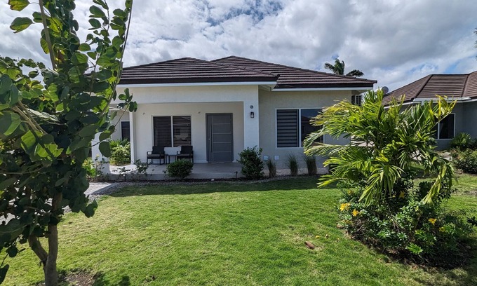 Ocho Rios Casa | Ocho Rios Luxury Villa - An Elegant Oasis by the Sea / Pet Friendly