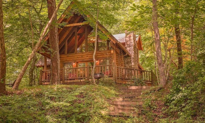 Benton Apartamento | Ocoee Cabin | Beautiful Cabin on the River's Edge