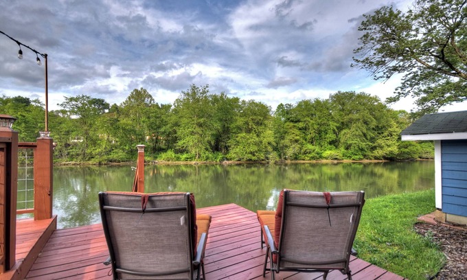 Copperhill Casa | Ocoee River Retreat | Water Front | Deck on Water