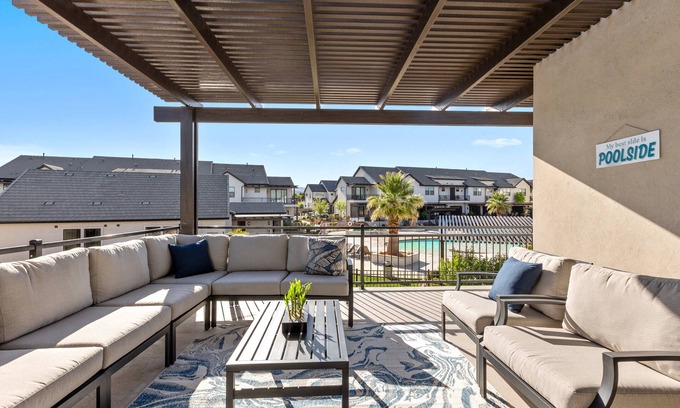 Ivins Casa | Ocotillo Springs Resort 18| Sleeps 18 people, Arcade Game, Grill, and Community Amenities