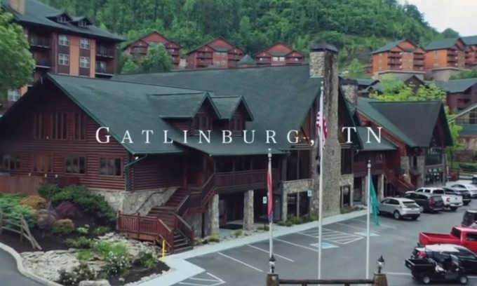 Gatlinburg Complejo | October Color Week at Westgate Smoky Mt Resort-3 Bed. Available 10-18 to 10-25.