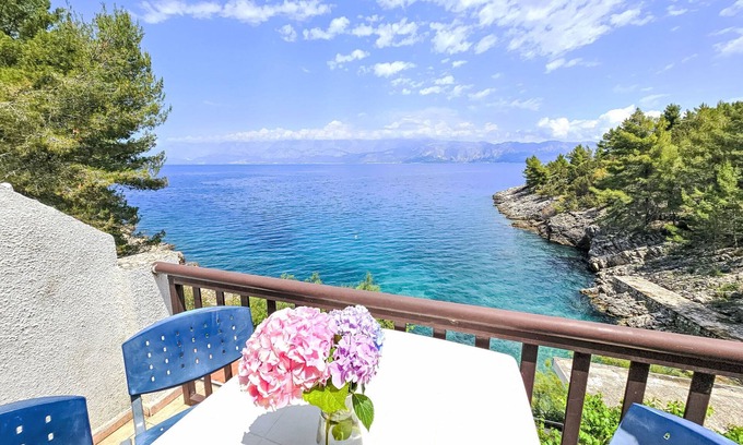 Bogomolje Apartamento | Octopus by Interhome