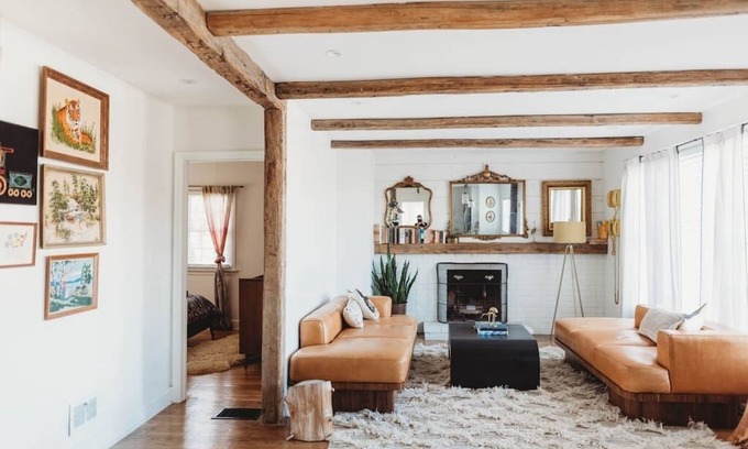 Honey Brook Casa | Ode to the '70's private home with Hot Tub!
