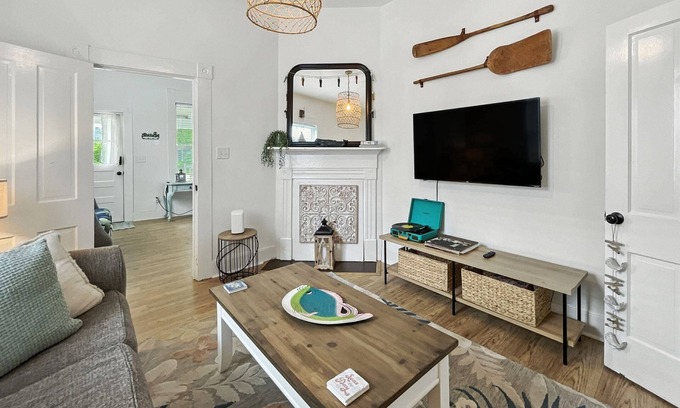 Brunswick Casa | Odie's Oasis on Union - Renovated Historic Downtown Home by Brunswick Marina