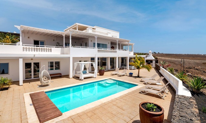 Puerto Calero Villa | Odin Luxury Villa | Gran villa de 5 dormitorios para una escapada de lujo.