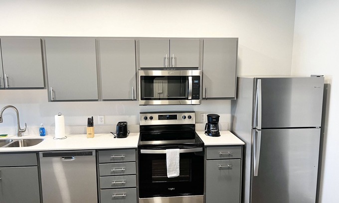West Des Moines Apartamento | ✧Odyssey at Keystone | Chic 1BD Apartment✧