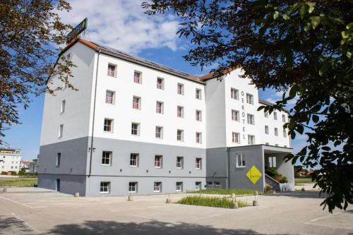 Moellersdorf Hotel | OEKOTEL Traiskirchen