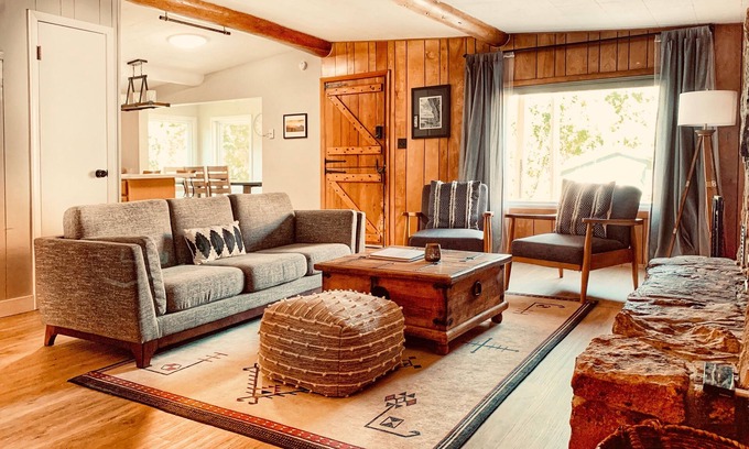 New Castle Casa | ❤️ of Dwntn 3BD/2BA cozy cabin-style W/fireplace Ski/hike/climb/Hot Springs