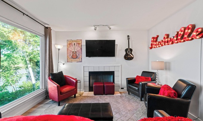 North Capitol Condominio | ♥️of DWTN Nashville/On the RIVER/King BDS/2 BA/Safe Walk 2 BROADWAY/POOL