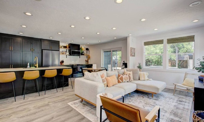 Southeast Boise Casa | Off-Broadway - Modern w/outdoor oasis of fun