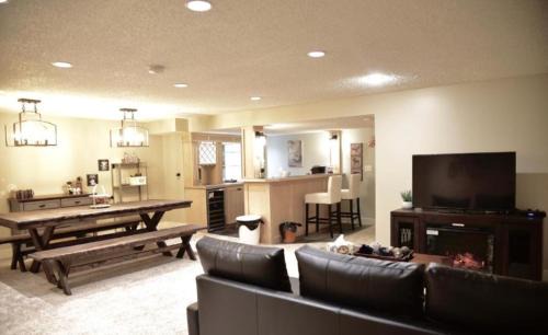 Varsity Casa | OFF CAMPUS UC Room