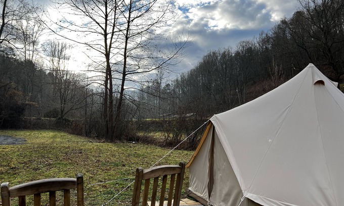 Bryson City Alquiler De RV | Off grid Bell Tent Full size Bed & Solar powered.