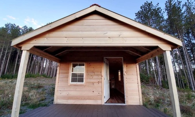 Grand Isle Cabina | Off-Grid Cabin Nestled Among Nature with Lovely Landscape Views in Maine
