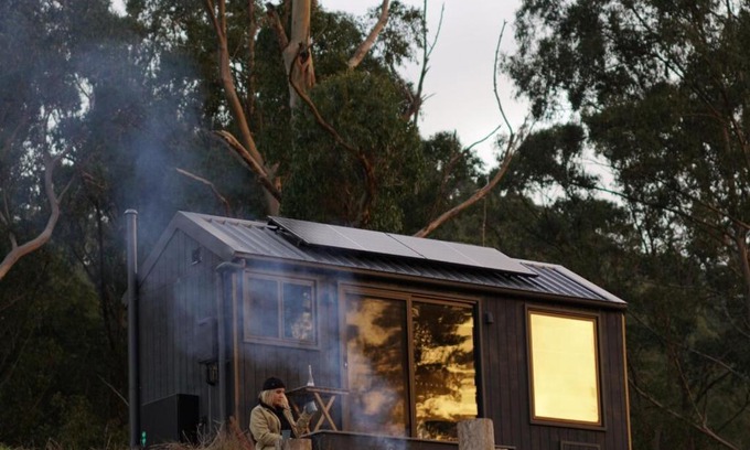 Hallston Casa | Off-Grid Cabin Surrounded by Nature - Hot Tub - Arlo