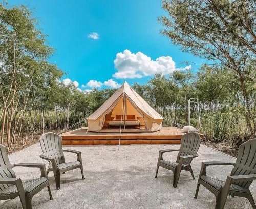 McCully - Moiliili Otro | Off Grid Glamping Tent close to Haleiwa Town
