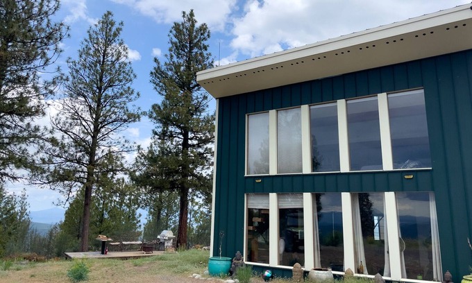 Klamath Falls Cabina | Off-Grid Paradise - Outdoorsy People’s Dream
