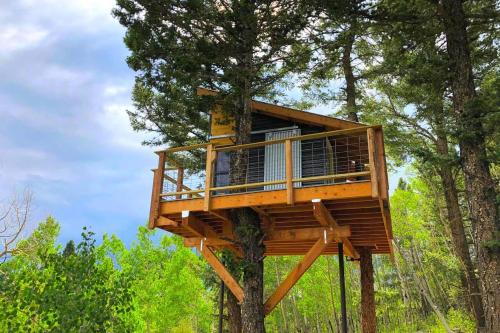 San Luis Casa | Off-Grid yet Modern Tree House in the Sangre de Cristo Mountains, Colorado