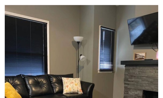 Little Italy Apartamento | Off-street Parking Walk to RTA and All Restaurants