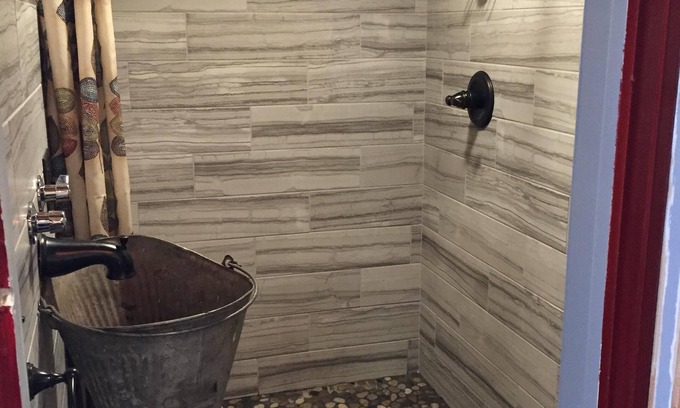 Twin Lakes Cabina | Fuera del camino trillado, esta cabaña renovada exhibe la belleza cruda de Colorado