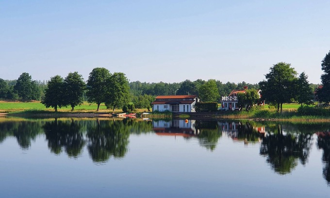 Unnaryd Casa | Off to the north - Bright loft in southern Sweden right on the water for 2-4 people