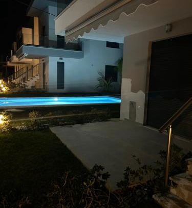 Ofrinion Apartamento | Ofriniou Heaven - 200m from the Beach - Swimming Pool Access - Starlink WIFI