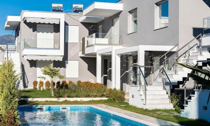 Paralia Ofryniou Apartamento | Ofrynio Luxury Apartments & Pool