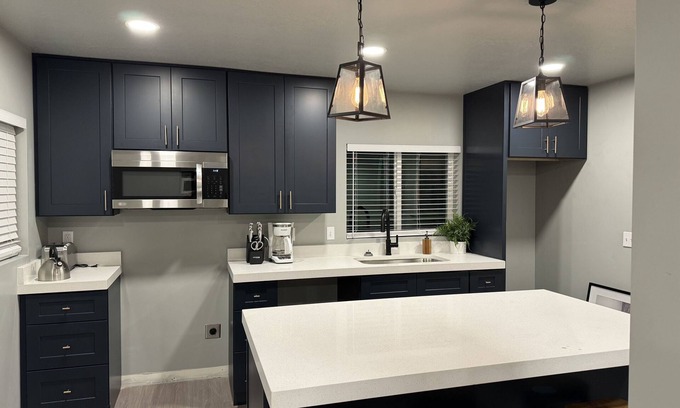 Ogden Casa | Ogden Oasis: 4b, 2 ba - 5 mins to WSU