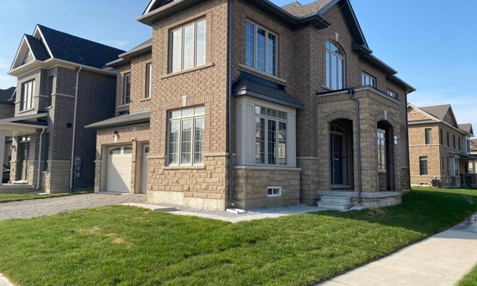 Brampton Casa | Oh Canada! Home Away from Home!! Every Moment Comfortable and Enjoyable Stay!!!