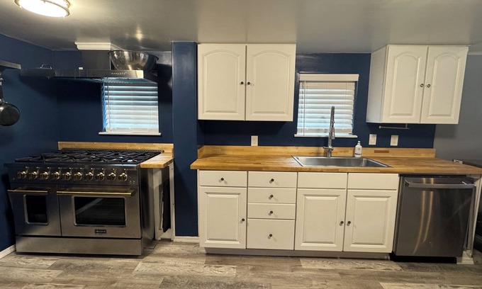 Loon Lake Cabina | Oh Deer Waterfront Cabin, private dock, Sleeps 8