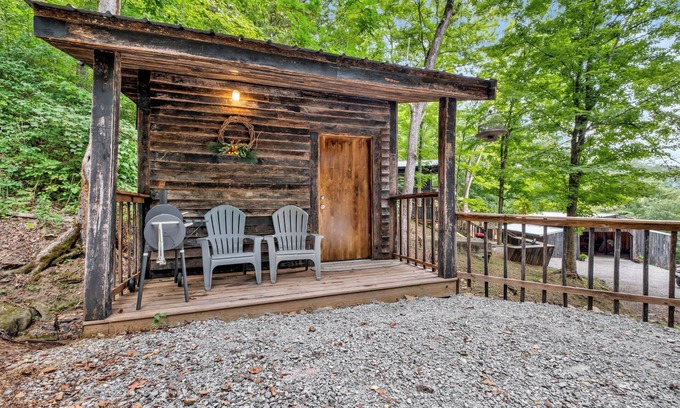 Lynx Cabina | Ohio Starlight Glamping Cabins